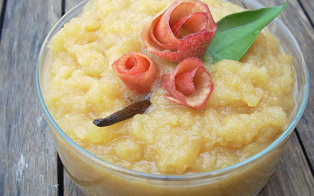 Compote de pommes au caramel et au beurre salé