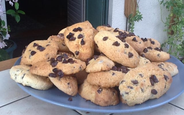 Sablés parmesan, tomates sechées et basilic