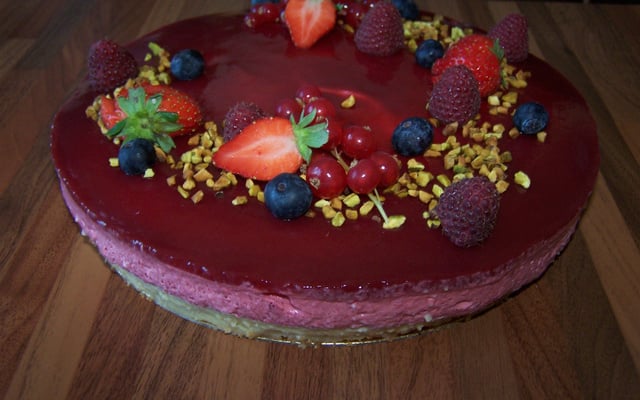 Entremet framboise sur mousse chocolat blanc