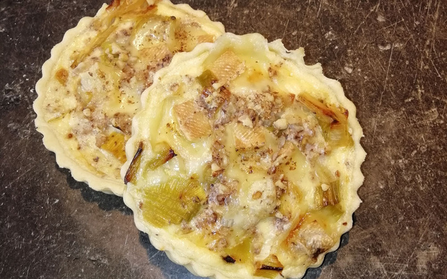 Tartelettes aux poireaux, Saint-Nectaire laitier et noix