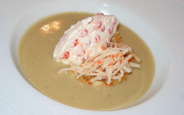 Velouté de lentilles corail et sa chantilly d'œuf de saumon