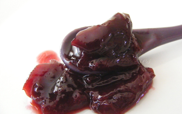 Confiture de cerises à l'amande amère