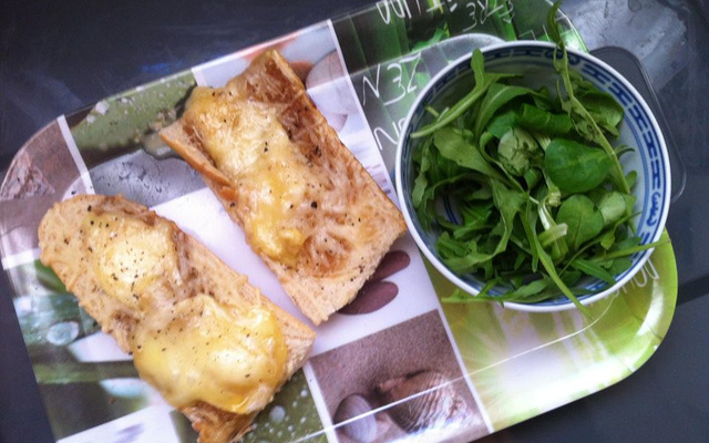 Tartines gourmandes chèvre et miel "Les Ruchers de L'Aurion" et son mélange Roquette et Mâche