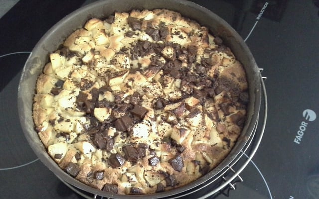 Gâteau moelleux aux poires et pépites de chocolat