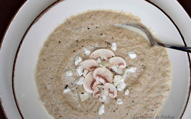 Potage aux champignons de Paris et au fromage de chèvre