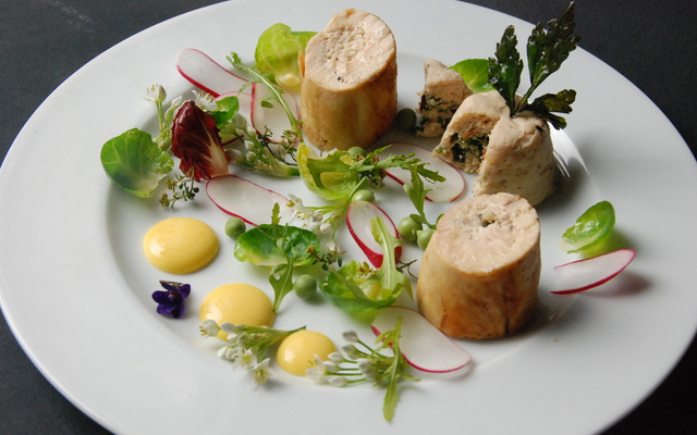 Roulé de poulet fermier des Landes en saveur citronnée, sabayon de citron