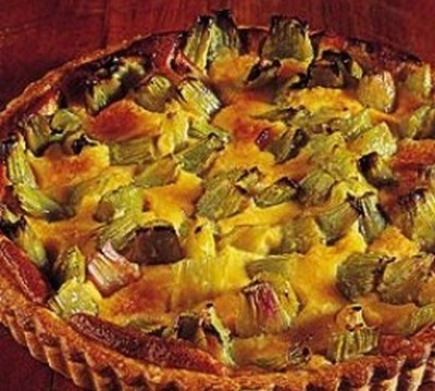 Clafoutis à la rhubarbe sur pâte à tarte maison