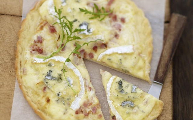 Galette bressane salée au Bresse Bleu