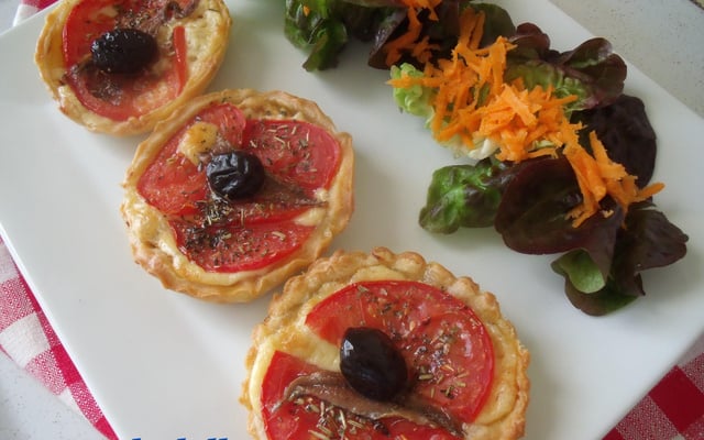 MINI TARTES à LA TOMATES