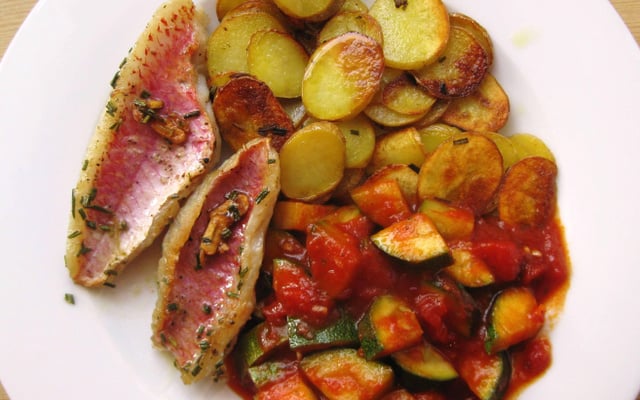 Filets de rougets à la vapeur et gratinés au four