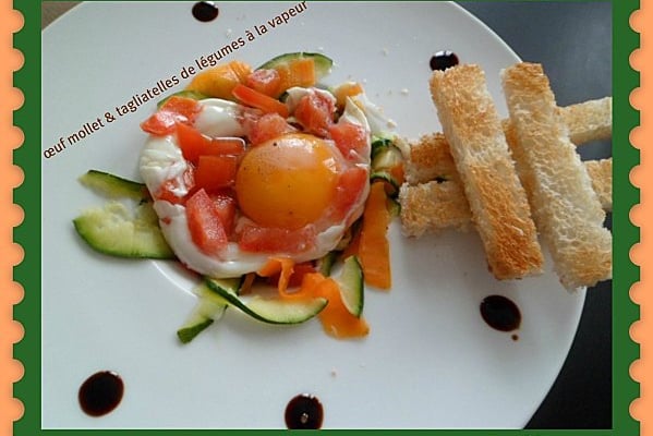 Œuf mollet et tagliatelles de légumes à la vapeur