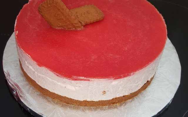 Bavarois aux fraises sur biscuit en spéculoos