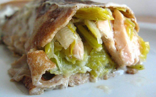 Crêpes à la farine de châtaigne, garniture saumon poireaux