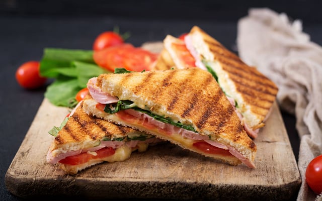 Panini jambon-tomate-mozzarella