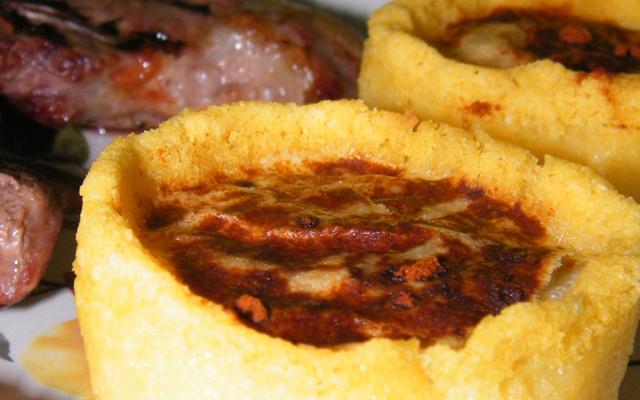 Mini tourtes de purée, gorgonzola et noisettes