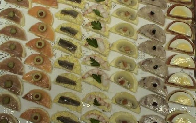 Canapés assortis