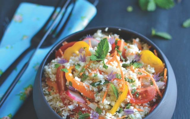 Taboulé de chou-fleur et crudités à la menthe