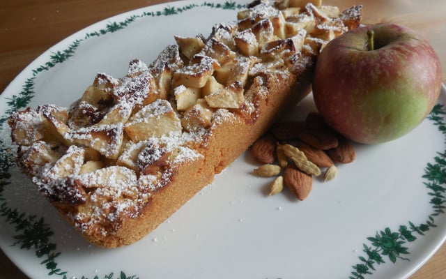 Gâteau suèdois aux pommes, amandes et cardamome