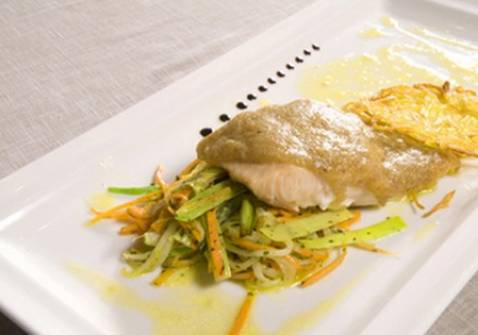 Pavé de saumon en croûte de tomme de savoie sauce au citron vert