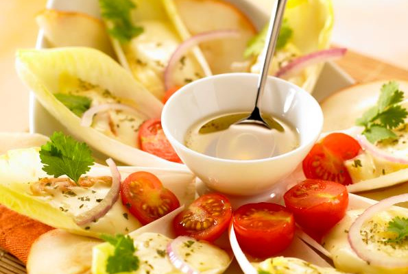 Salade d'endives blanches, poires et époisses