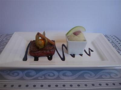 Pavé de biche sauce canelle vin, purée céleri pomme Granny Smith