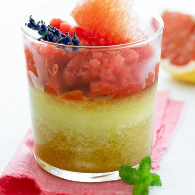 Verrine d'amandes et pamplemousse de Floride, granité fraise