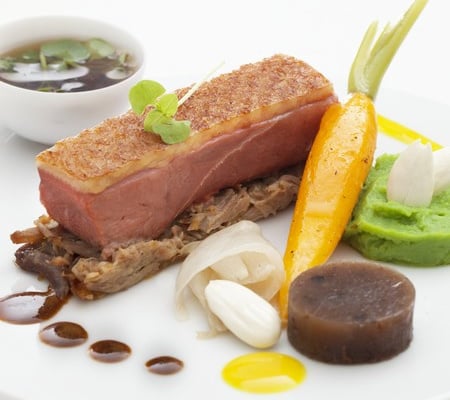 Filet de canette rôti au laurier, effiloché de cuisses braisées