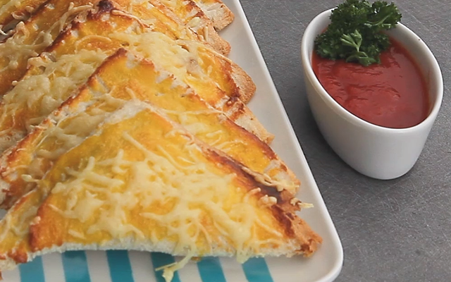 Petits chaussons au pain de mie et à la viande hachée