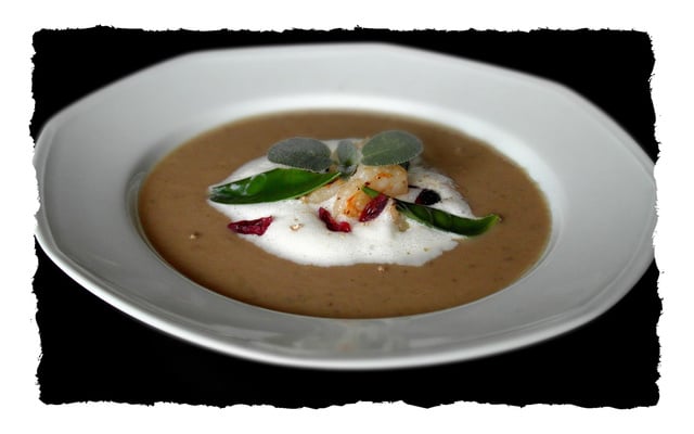 Velouté de châtaignes, cranberries et gambas
