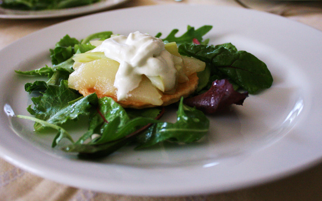 Tartelette fine, poire fenouil et mousse au Roquefort