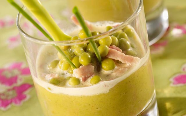 Cappucino de pois entiers à l'esprit de lard fumé