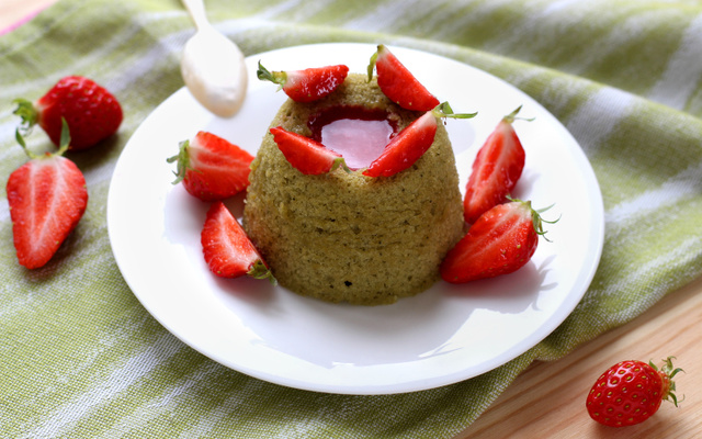 Petits moelleux au thé vert et aux fraises