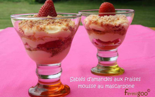 Sablés d'amandes aux fraises, mousse au mascarpone