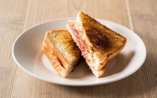 Croque-monsieur parisien