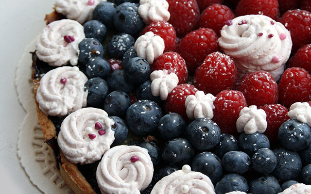 Tarte mi crue/mi cuite aux fruits rouges