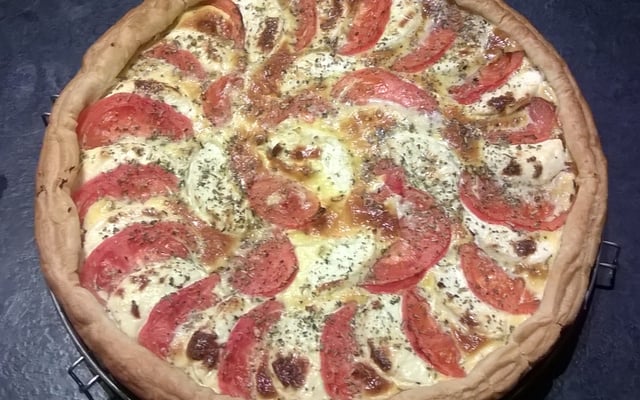 Tarte à la tomate et au chèvre