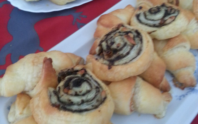 Sucettes feuilletées à la tapenade