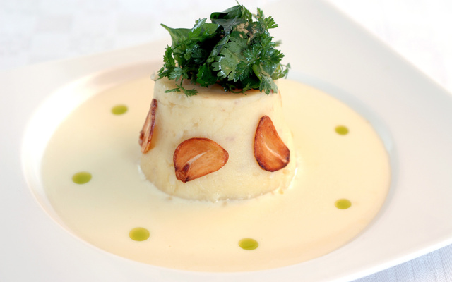 Brandade de cabillaud à l'ail blanc de Lomagne et jus végétal crème à l'ail