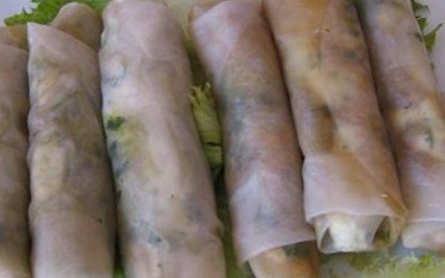 Rouleaux de printemps roquefort, poire, noix et leur vinaigrette au miel
