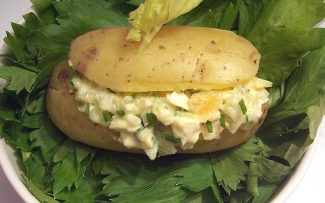 Pomme de terre farcie au céleri branche
