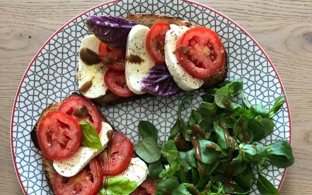 Bruschetta caprese