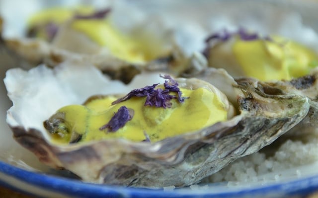 Huîtres chaudes au curry et poireau