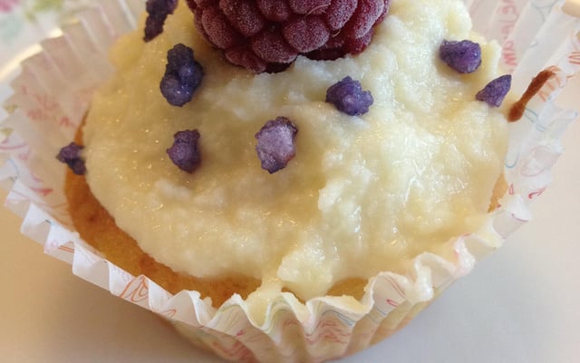 Cupcakes chocolat blanc, violette et framboise
