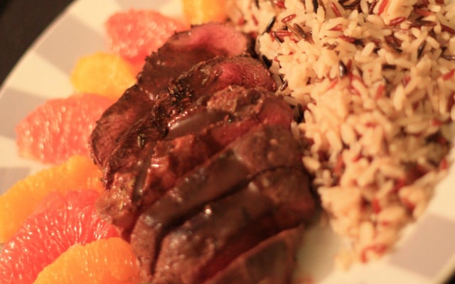 Magrets de canard marinés au gingembre et au café et ses suprêmes d'agrumes.