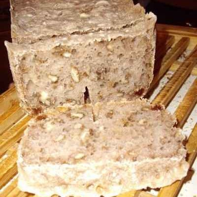 Pain aux noix et aux raisins