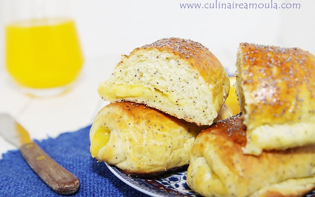 Brioche au pavot fourrée à la crème d'orange