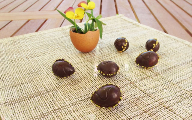 Petits œufs au chocolat, fourrés à la crème de citron