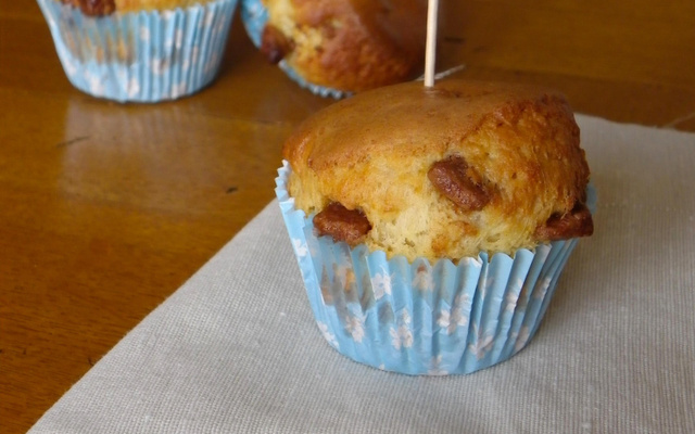 Muffins sans beurre à la compote, fève tonka et pépites de Pralinoise