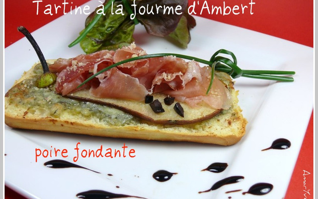 Tartine à la fourme d'Ambert, lamelles de poires, jambon de Savoie