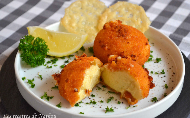 Croquettes au fromage et tuiles de parmesan